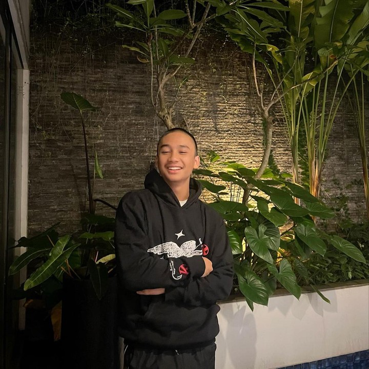 <p>Dalam postingan ini, Nola tak lupa memberikan semangat untuk Bevan. "Semangat terus abang," katanya. (Foto: Instagram @riafinola)<br /><br /><br /></p>