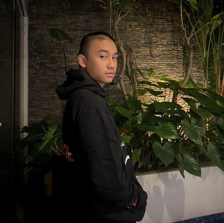 <p>Bevan keren ya, Bunda? Kira-kira, Bevan akan terjun ke dunia hiburan mengikuti jejak orang tua atau enggak, ya? Bagaimana pendapat Bunda? (Foto: Instagram @riafinola)</p>