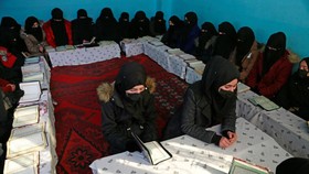 FOTO: Gadis Afghanistan Dilarang ke Sekolah Umum, Beralih ke Madrasah