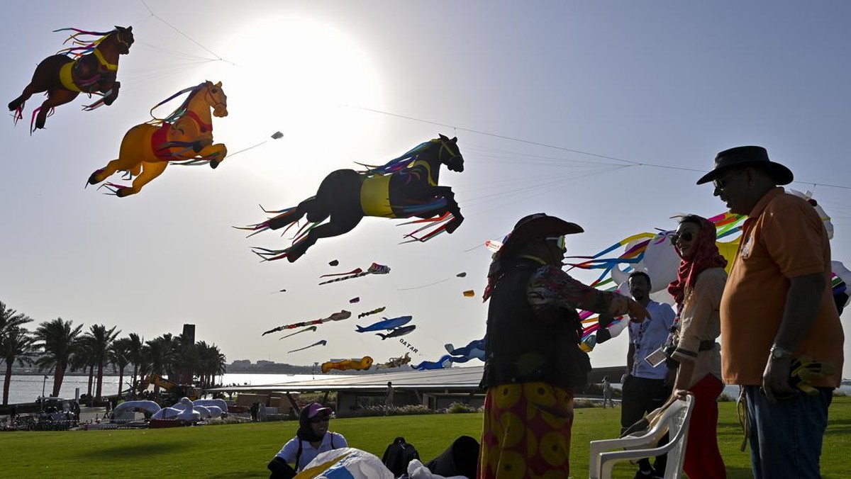 FOTO: Festival Layang-Layang Unik Hiasi Langit Qatar