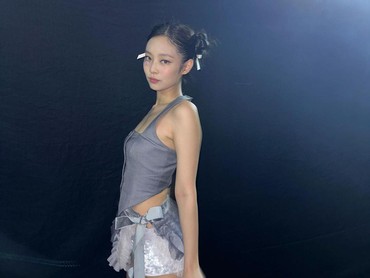 img-title 7 Potret Jennie BLACKPINK Konser di Jakarta, Kepanasan Sampai Bawa Kipas
