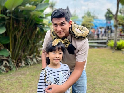 Curhat Arda Naff Tinggalkan Anak Sakit untuk Kerja, Tak Sanggup Tahan Air Mata