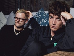 Lirik Lagu Alonica - LANY