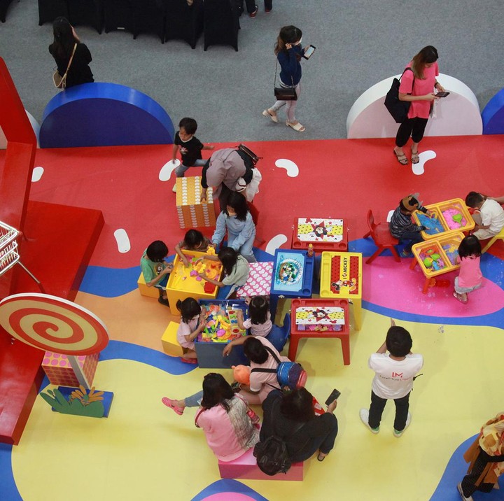 <p>Tak hanya itu, LazMall Daily Bunda Fest 2023 juga menyediakan area bermain untuk Si Kecil. Terdapat playground yang bisa meningkatkan kreativitas dan imajinasinya. (Foto: Ari Saputra)</p>
