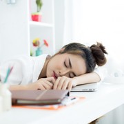 Sering Merasa Lelah Padahal Punya Banyak Waktu Beristirahat? 4 Kebiasaan Buruk Ini Bisa Jadi Penyebabnya!