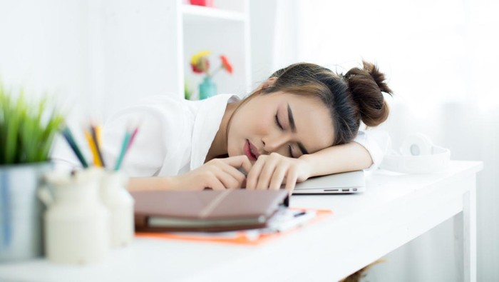 Sering Merasa Lelah Padahal Punya Banyak Waktu Beristirahat? 4 Kebiasaan Buruk Ini Bisa Jadi Penyebabnya!