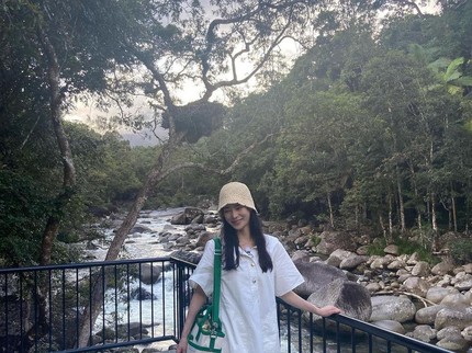 7 Potret OOTD Lim Ji Yeon Pemeran Antagonis di Drakor The Glory, Dress hingga Denim