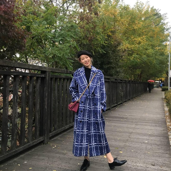 <p>Akting Lim Ji Yeon sebagai pemeran antagonis di drakor<em> The Glory</em> meninggalkan kesan yang melekat ya, Bunda? Namun di balik aktingnya tersebut, ternyata ia merupakan sosok yang ceria, lho. (Foto: Instagram @limjjy2)<br /><br /><br /></p>