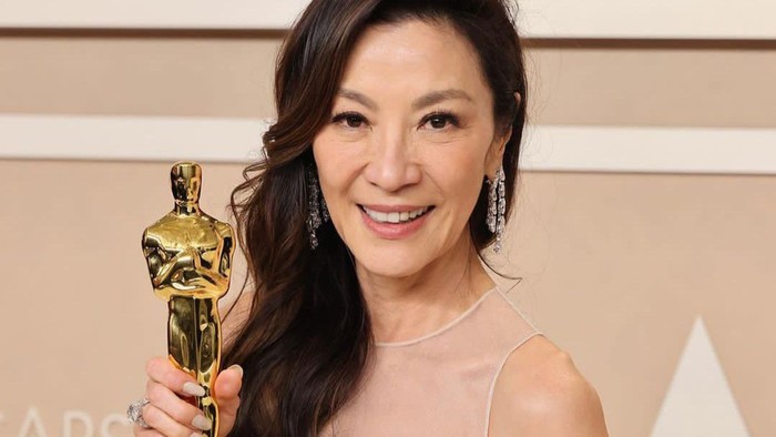 img-title Salut, 6 Selebritas Asal Asia Ini Sukses Raih Penghargaan Bergengsi di Kancah Hollywood, Terbaru Ada Michelle Yeoh!