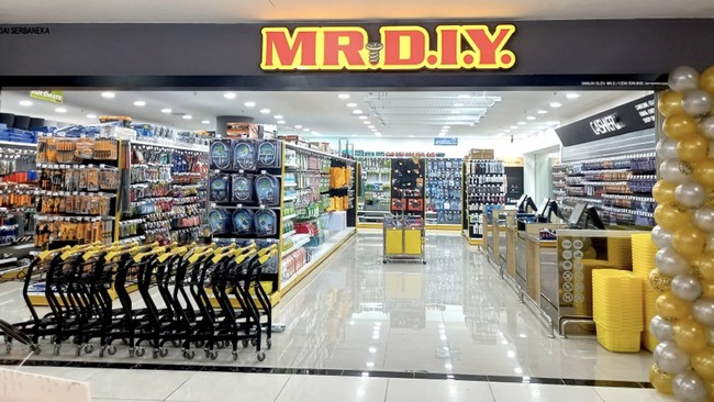 Disnakertrans Jabar Respons PHK Sepihak MR DIY: Memang Bandel Disnakertrans Jabar menyebut PT Duta Sentosa Yasa atau MR DIY, memang bandel dan tidak kooperatif untuk menyelesaikan konflik dengan buruh lepasnya.