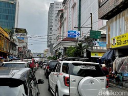 Nestapa Pedagang Pasar Baru Bandung