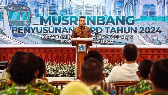 Pj Gubernur DKI Jakarta Heru Budi Hartono memberi berbagai arahan kepada jajarannya untuk kemajuan Ibu Kota saat membuka Musrenbang Kota Jakpus dan Jaksel.