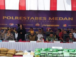 Kejar-kejaran dan Tabrak Mobil Polisi, 2  Kurir 68 Kg Sabu Ditangkap