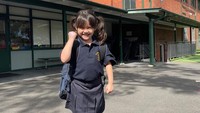 <p>Belum lama ini, Acha mengunggah foto hari pertama Bridgia masuk sekolah. Di usia 5 tahun, Bridgia bersekolah di Taman Kanak-Kanak (TK). "Sekolah sudah dimulai dan kamu tumbuh menjadi gadis yang pintar. Selamat bersenang-senang di sekolah, putriku," tulis Acha dalam bahasa Inggris seraya menyisipkan emotikon hati. (Foto: Instagram: @septriasaacha)</p>