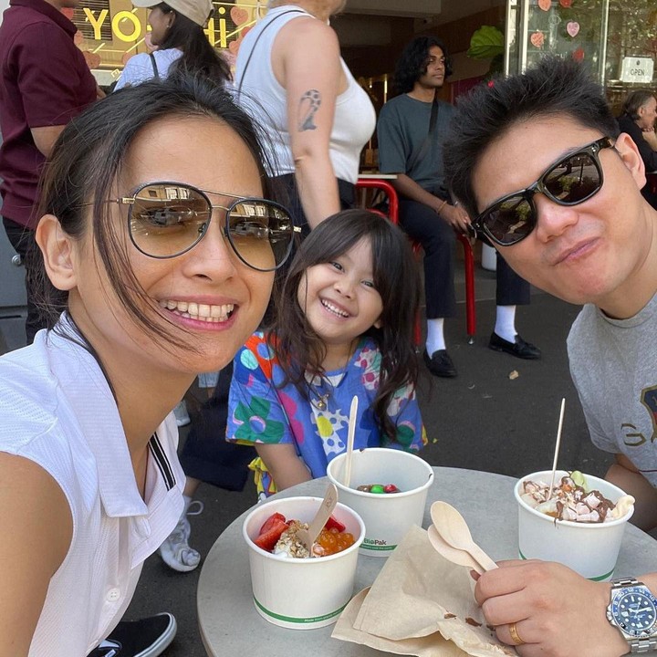 <p>Setelah menikah dengan Vicky Kharisma, Acha Septriasa memutuskan untuk tinggal di Australia, Bunda. Rumah tangganya pun semakin lengkap usai dikaruniai seorang putri cantik bernama Bridgia Kalina Kharisma. (Foto: Instagram: @septriasaacha)</p>