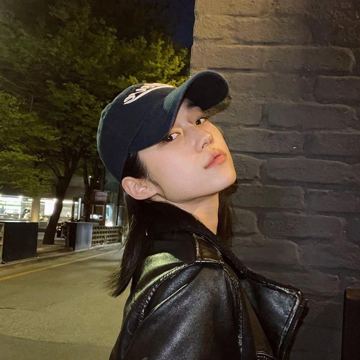<p>Gayanya memang stylish, ya, Bunda? Dari seluruh potret Roh Yoon Seo bertopi yang Bubun bagikan berikut, model apa yang menurut Bunda paling cocok untuknya? (Foto: Instagram @rohyoonseo)</p>