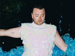 Sam Smith Pakai Rok Mini saat Ngedate Bareng Pacar Pria, Netizen: Menjijikkan