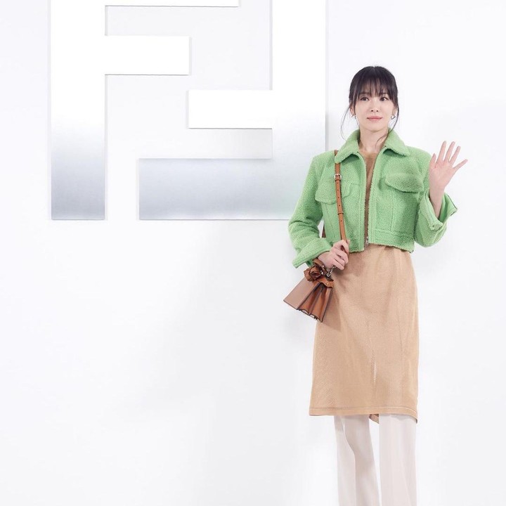 <p>Bagi Bunda yang menjadi penggemar drama Korea dan mengidolakan kedua bintang tersebut, tentunya sudah enggak sabar dengan chemistry di antara mereka, bukan? Kita tunggu tanggal tayangnya, ya. (Foto: Instagram @kyo1122)</p>