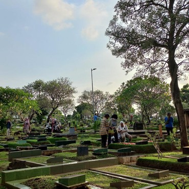 Tata Cara dan Bacaan Tawasul saat Ziarah Kubur dalam Islam