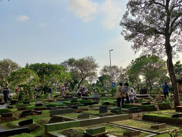 Tata Cara dan Bacaan Tawasul saat Ziarah Kubur dalam Islam