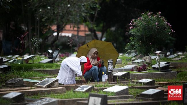 Ada anggapan yang menyebut bahwa perempuan yang sedang haid dilarang ikut melakukan ziarah kubur. Benarkah demikian?
