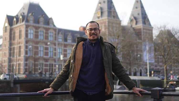 Bangganya Dewi Yull saat Anak Jadi Guru di Amerika