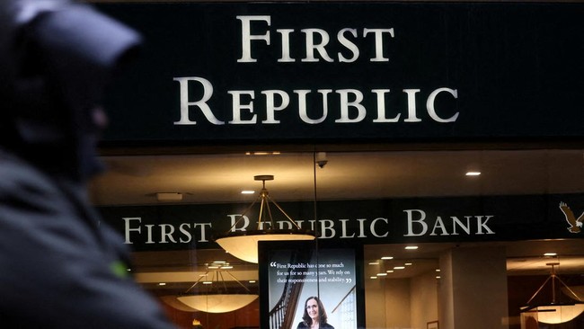 Sebanyak 11 bank raksasa AS akan memberikan bantuan setoran dana senilai US$30 miliar kepada First Republic Bank.