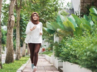 Hijab Gerah dan Melorot Saat Olahraga? 5 Tips Memilihnya Biar Nyaman Bergerak