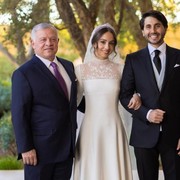 Elegan dan Sederhana, Lihat Tampilan Anggun Ratu Rania Menghadiri Pernikahan Anaknya, Putri Iman