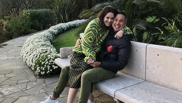 img-title Julie Estelle Umumkan Tengah Hamil Anak Pertama