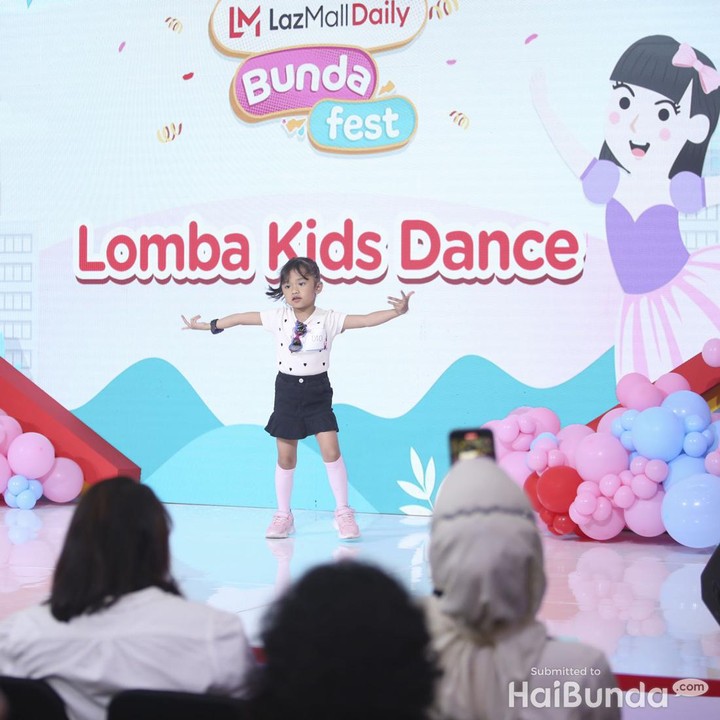 <p>Lomba Kids Dance juga dibanjiri dengan banyak hadiah menarik. Juara pertama akan mendapatkan uang tunai Rp2 juta. Sedangkan untuk juara kedua akan diberikan uang tunai Rp1,5 juta, serta Rp1 juta untuk juara ketiga. Mereka juga membawa pulang trophy dan goodie bag menarik. (Foto: Rifkianto Nugroho)</p>