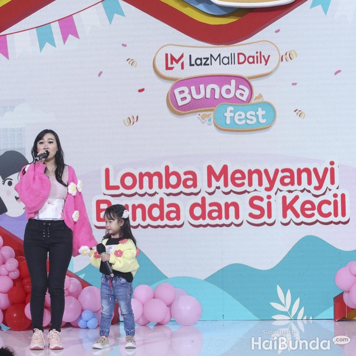 <p>Suara tepuk tangan terdengar meriah di pengumuman rangkaian lomba LazMall Daily Bunda Fest 2023, Sabtu (18/3/23). Ada apresiasi untuk para pemenang dari berbagai lomba seru yang digelar pada hari kedua ini, Bunda. (Foto: Rifkianto Nugroho)</p>
