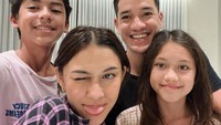 <p>Nana Mirdad menikah dengan Andrew White pada tahun 2006, Bunda. Dari pernikahan ini, keduanya pun dikaruniai dua orang anak yang sudah beranjak remaja. (Foto: Instagram: @andrew.white._)</p>