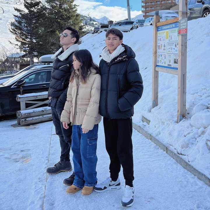 <p>Anak pertamanya, Jason Deandra White, lahir pada 30 Desember 2006. Tahun ini Jason akan memasuki usia 17 tahun, lho. Wah, sudah besar, ya. (Foto: Instagram: @andrew.white._)</p>