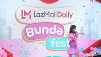 <p>Suara merdu Quinn Salman memenuhi area Grand Atrium Mall Kota Kasablanka, Jakarta Selatan pada Sabtu (18/3/23). Ia menjadi bintang tamu spesial di penghujung acara hari kedua LazMall Daily Bunda Fest 2023. (Foto: Rifkianto Nugroho)</p>