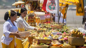 img-title FOTO: Khidmat Upacara Melasti Jelang Hari Nyepi