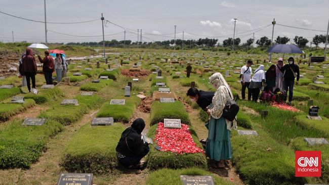 Salah satu tradisi sebelum bulan Ramadan yang populer di Indonesia adalah ziarah kubur. Lantas, apa hukumnya ziarah kubur sebelum Ramadhan di dalam Islam?