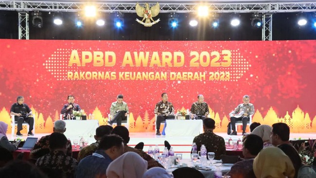Akselerasi Realisasi APBD, Kemendagri Gencarkan Langkah Strategis Kemendagri melakukan berbagai langkah strategis untuk mendorong realisasi pencapaian APBD bagi pemerintah daerah di seluruh Indonesia.
