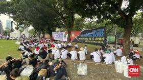 img-title Haruskah Jokowi Kabulkan Kades soal Dana Desa Naik Jadi Rp300 T?