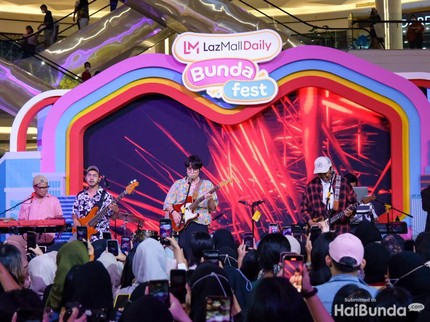 7 Potret Dikta Hibur Para Bunda, Menutup Sempurna Hari Terakhir LazMall Daily Bunda Fest 2023
