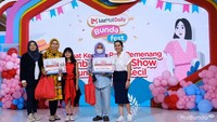 Pemenang Lomba Fashion Show Bunda dan Si Kecil di LazMall Daily Bunda Fest 2023