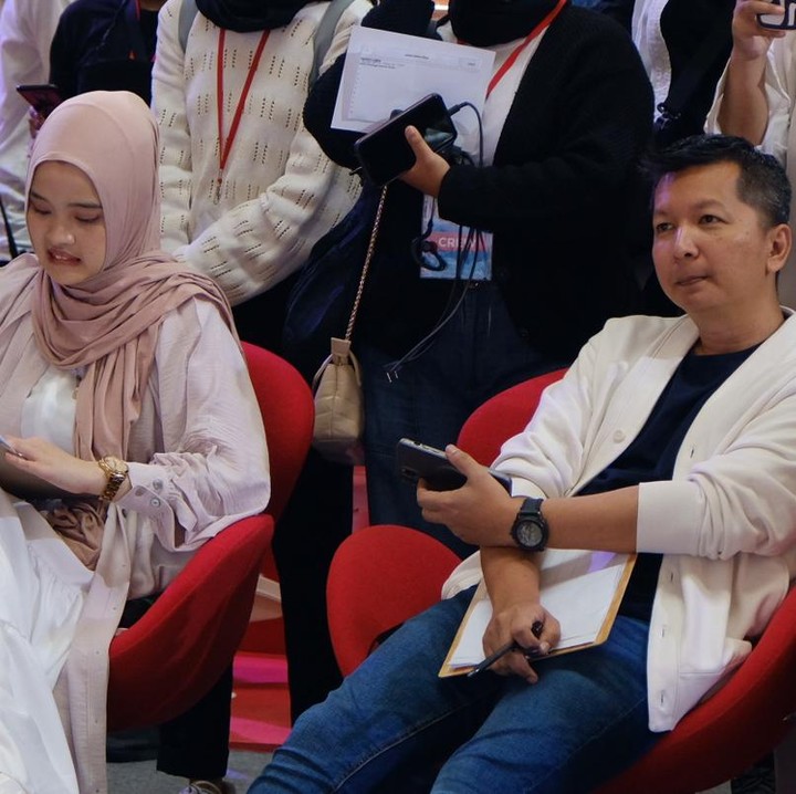 <p>Tenang, enggak cuma sekadar seru-seruan saja, Bunda. Lomba yang satu ini ternyata menghadirkan sejumlah hadiah menarik untuk tiga pemenang, mulai dari uang tunai hingga goodie bag. Juara pertama akan mendapatkan uang tunai sebesar Rp2 juta, juara kedua mendapatkan Rp1,5 juta, dan juara ketiga mendapatkan Rp1 juta. Para juri terlihat sedang menilai penampilan para peserta. (Foto: Andhika Prasetia)</p>