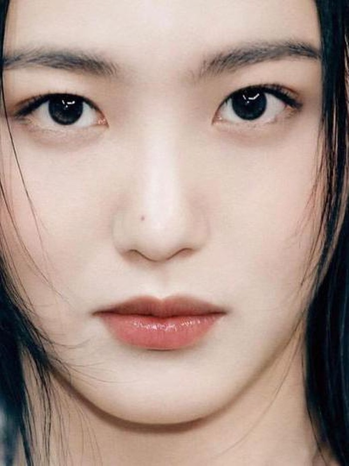 Kemampuan aktingnya sebagai pemeran antagonis sukses mendapat pujian dari penonton, karena ini pertama kalinya Shin Ye Eun memerankan karkater berbeda dari drama-drama yang pernah ia perankan sebelumnya./ foto: instagram.com/__shinyeeun