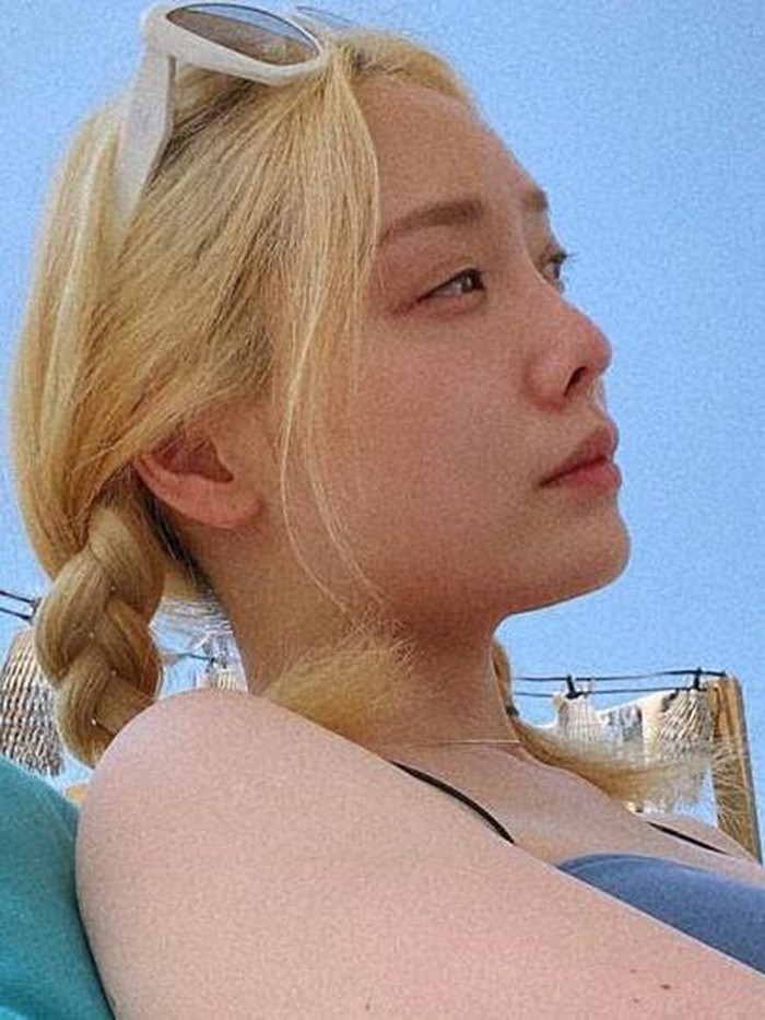 Namanya mulai dikenal ketika membintangi drama Extraordinary Attorney Woo, sebagai perempuan asal Korea Utara yang harus meninggalkan anaknya./ foto: instagram.com/hereare0318