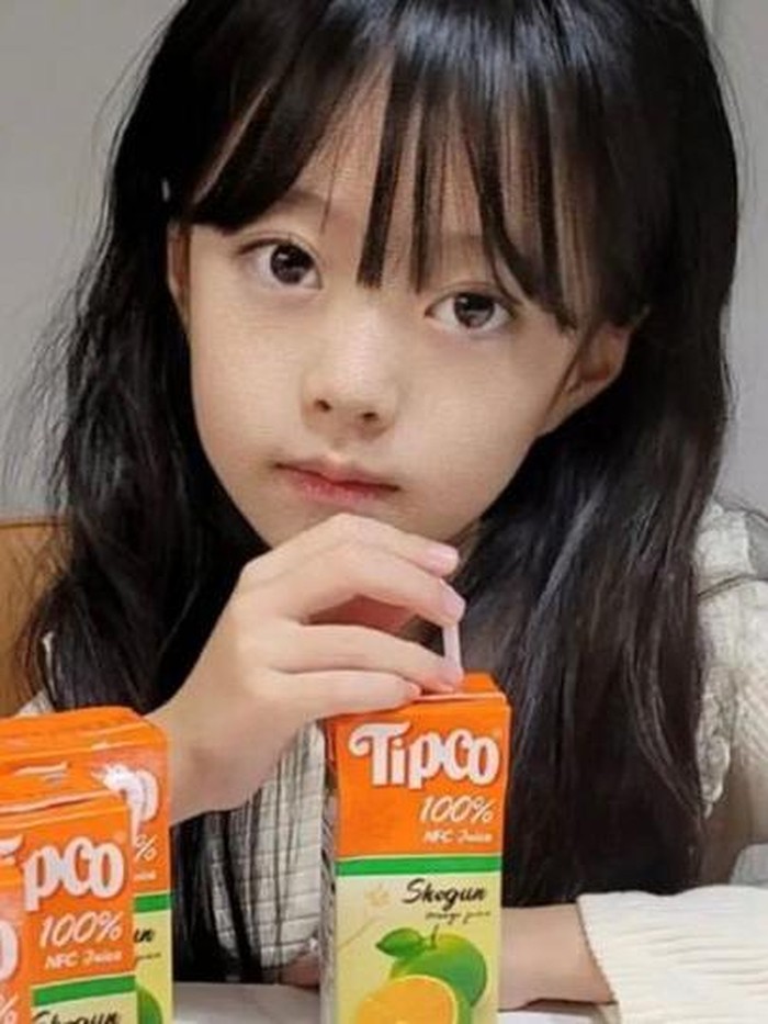 Namanya mulai dilirik setelah memerankan tokoh Woo Young Woo kecil, pada drama Extraordinary Attorney Woo (2022)./ foto: instagram.com/jiyul_m