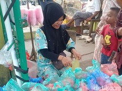Pedagang Kembang Raup Untung dari Tradisi Ziarah Kubur Jelang Ramadhan