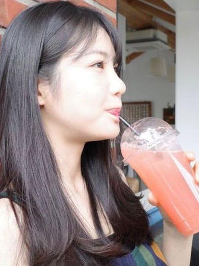 Perjalanan kariernya tidak selalu mulus. Beberapa drama yang dibintangi Shin Ye Eun pernah mendapatkan rating yang tak sesuai ekspektasi yang menyebabkan popularitasnya sempat menurun drastis, dan menyalahkan dirinya sendiri./ foto: instagram.com/__shinyeeun