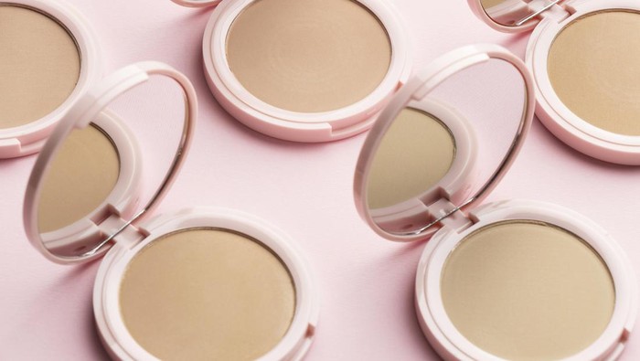 5 Rekomendasi Powder Foundation Lokal Full Coverage, Cocok untuk Sehari-hari Hingga Makeup Lebaran! 5 Rekomendasi Powder Foundation Lokal Full Coverage, Cocok untuk Sehari-hari Hingga Makeup Lebaran!