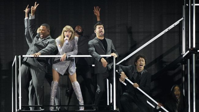 Ticketmaster memprediksi pembeli tiket general sale konser Taylor Swift di Singapura hari ini bakal membludak karena peminat yang tinggi.