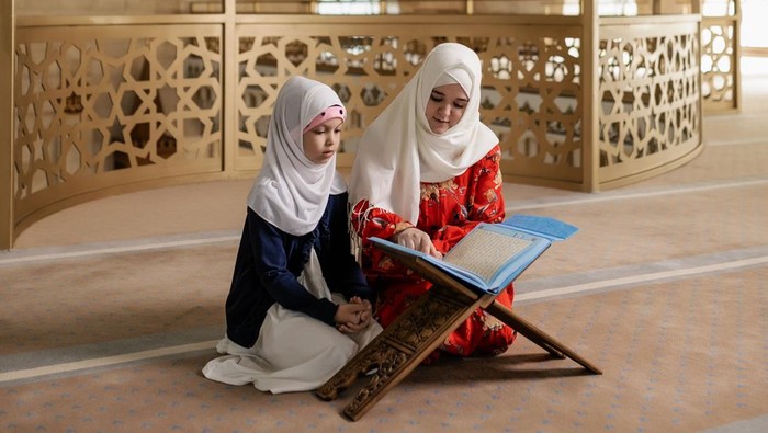 img-title Mudah dan Efektif, 6 Cara Ini Dapat Membantu Kamu Jadi Rajin Tadarus Al-Qur'an Selama Bulan Ramadan, Yuk Terapkan!